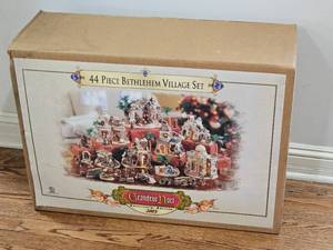lot 216B image: Grandeur Noel 44 Piece Bethlehem Village Set Collectors Edition 2003