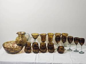 lot 208 image: Large Tortoiseshell Art Glass Entertaining Set with Pitcher, Bowl & Mixed Stemware