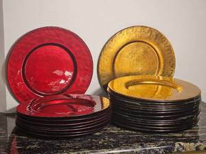 lot 128 image: Decorative Entertaining Charger Plates, Mixed Jewel Tones