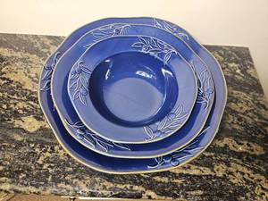 lot 129 image: Certified International Blue Olive Motif Centerpiece Bowl Set