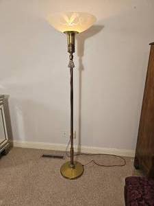 lot 20 image: Elegant Brass Torchiere Floor Lamp with Etched Glass Shade