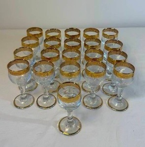 lot 217 image: Twenty One Piece Gold Rim Stemware Set