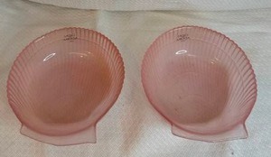 lot 219 image: Mikasa Lasio Pink Shell Shaped Bowls Pair