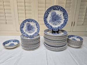 lot 140 image: Blue Turkey Pattern Dinnerware Set - (51)