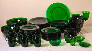 lot 67 image: Emerald Green Glass Dinnerware and Cup Collection