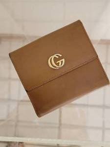 lot 30 image: Vintage Gucci Leather Wallet