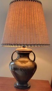 lot 161 image: Large Brass Urn Table Lamp