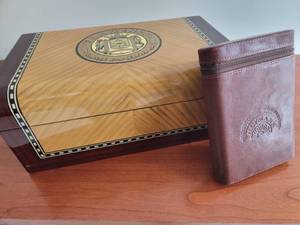 lot 122 image: Cigar Humidor and Cedar Lined Leather Cigar Case