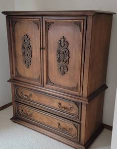 lot 202 image: Vintage Bassett Wardrobe Dresser