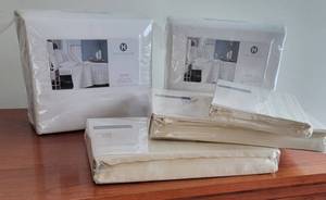 lot 194 image: NIB King Bed Sheet Sets  3