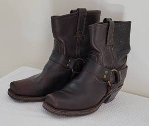 lot 127 image: Frye Brown Leather Moto Boots  size 7.5