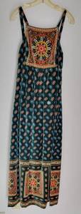 lot 130 image: Vintage Evergreen Velvet Paisley Maxi Dress  size 6