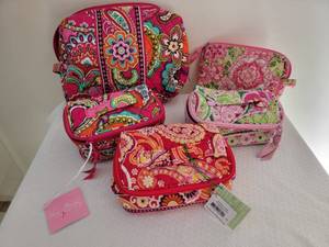 lot 137 image: Vibrant Vera Bradley Cosmetic Travel Bags  new