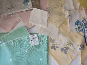 lot 142 image: Vintage Table Linen Collection  Runners  T Towels   Napkins  Cloths