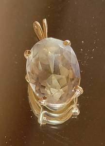 lot 72 image: Elegant Large Citron Gemstone Pendant