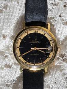 lot 5 image: Vintage Gold Plated Universal Genve Polerouter Automatic Watch