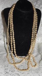 lot 75 image: Three Strands of Elegant Pearl Necklaces  28