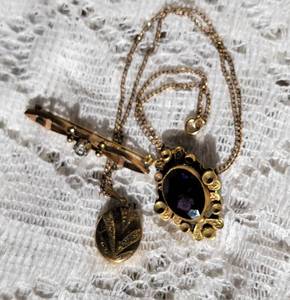 lot 73 image: Victorian Jeweled Brooch and Locket