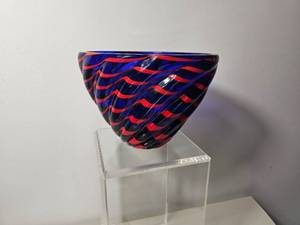 lot 42 image: Murano Art Glass Bowl
