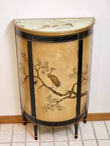 lot 105 image: Vintage Imperial Furniture Chinoiserie Gilt-Painted Crescent Cabinet