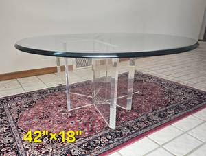 lot 107 image: 70s Lucite Check-Mark Sculptural Coffee Table