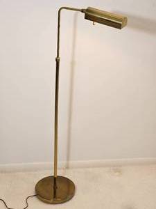 lot 100 image: Vintage MCM Adjustable Brass Reading Lamp