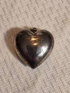 lot 73E image: Sterling Silver Puff Heart Pendant 10 Grams