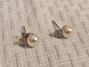 lot 72F image: Sterling Silver Pearl and Diamond CHECK Accent Stud Earrings 2 Grams
