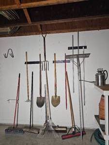 lot 336 image: Assorted Garden & Yard Tool Collection