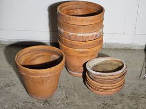 lot 334 image: Six 10-Inch Terracotta Clay Pots