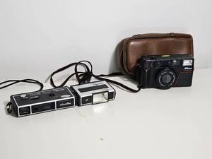 lot 116 image: Vintage Compact Film Camera Lot Minolta Pocket Autopak 270 w Flash & Nikon One Touch 35mm
