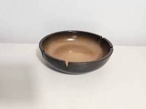 lot 206 image: Heath Ceramics Brown Studio Pottery Ashtray, Made in USA