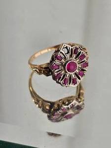 lot 56A image: Vintage Art Deco Ruby Daisy Cluster Ring in 14K Gold (Approx. 2g)