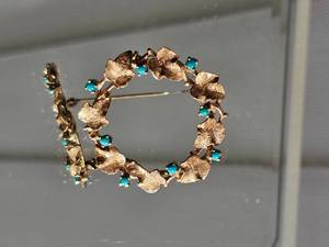 lot 58B image: 14K Yellow Gold Wreath Pin with Turquoise Accents