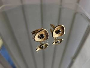 lot 71C image: 14K Yellow Gold Spinel Cuff Links and Tie Tack