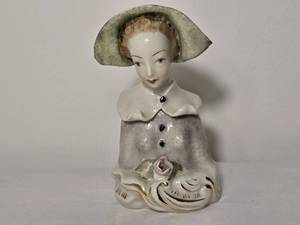 lot 245 image: Porcelain Lady Bust Figurine with Bonnet and Floral Detail
