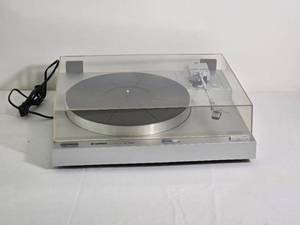 lot 259 image: Yamaha Auto Return Turntable - P-350