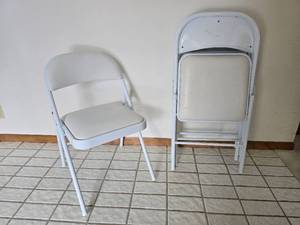 lot 291 image: White Folding Chair Set - (4)