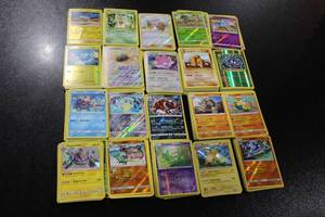 lot 63 image: Pre 2020 Holo or Rare Pokemon Card Lot #1  400 Cards