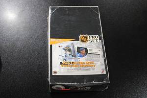 lot 77 image: 1991-92 Pro Set Series 1 Hockey French Factory Sealed Box