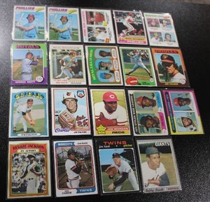 lot 105 image: 1970s Baseball Card Lot  19 Cards