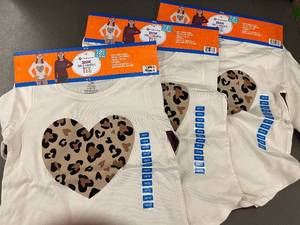 lot 22 image: Members Mark Girls Favorite Tee 1012 Leopard Heart & Peace & Love - 6 T Shirts