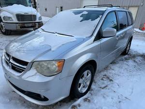 lot 5 image: 2010 Dodge Grand Caravan Crew