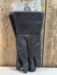 lot 60 image: Pit Boss Insulated Nitrile Grilling Kitchen Gloves