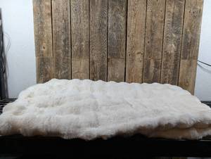 lot 1 image: Bubble Fur Throw Ivory - Threshold