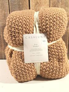 lot 123 image: FullQueen Chunky Knit Bed Blanket Warm Brown - Casaluna