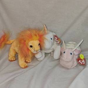 lot 9 image: Lot of 3 Beanie Babies-Ty-Various Themes as Pictured