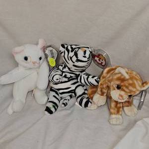 lot 11 image: Lot of 3 Beanie Babies-Ty-Various Themes as Pictured