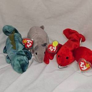 lot 15 image: Lot of 3 Beanie Babies-Ty-Various Themes as Pictured