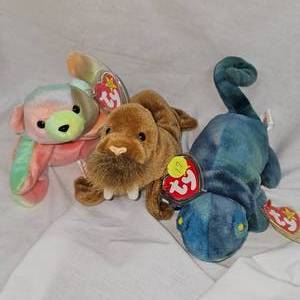 lot 17 image: Lot of 3 Beanie Babies-Ty-Various Themes as Pictured